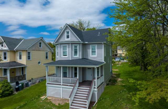 Spacious 6-Bedroom Home – Perfect for Large Families or Groups!