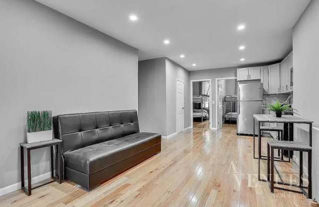 33 North OXFORD Street