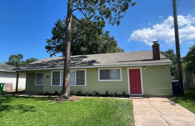 1220 Chevy Chase Dr