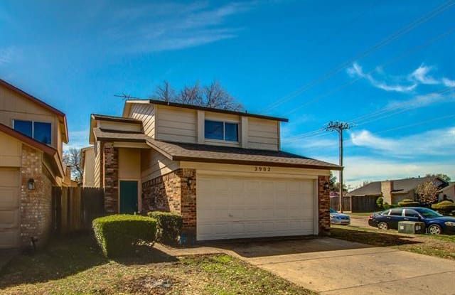 2902 Antares Circle - 2902 Antares Circle, Garland, TX 75044