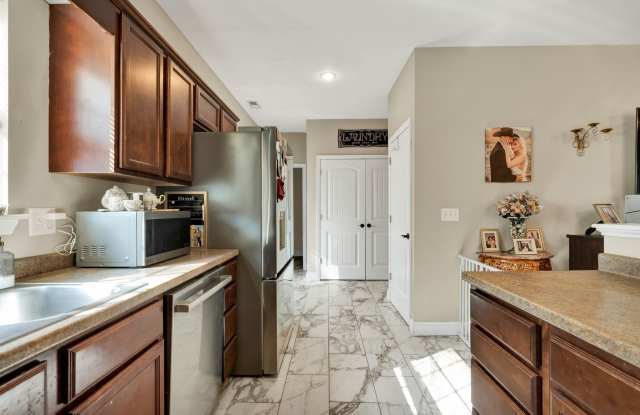 122 Neely Circle Northeast