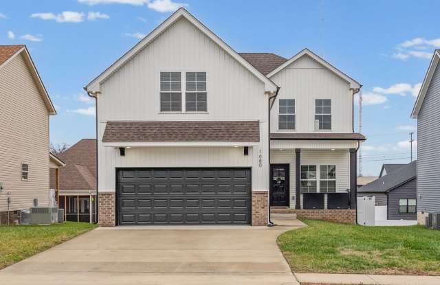 Pet Friendly Three Bedroom with Bonus!