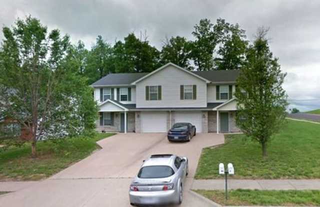 Spacious 4BR/2BA Duplex with 1 Car Garage 65201!