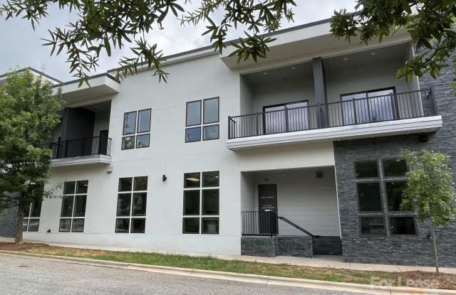 Photo of 19546 Greentree Way unit: 202