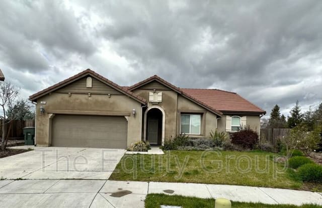 1347 North Terrace Ct - 1347 North Terrace Court, Visalia, CA 93291