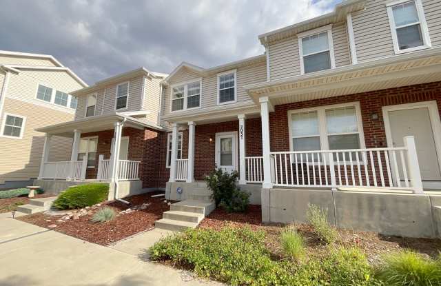 2 Bedroom Townhome Available Near S Circle Dr  Monterey Rd!