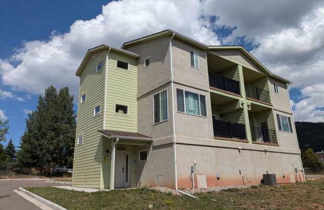 Photo of Great Location Woodland Park Townhome!
