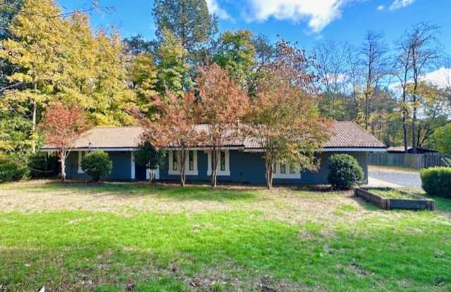 Photo of INCREDIBLE LOCATION!!! Quaint and Quiet and Roomy!