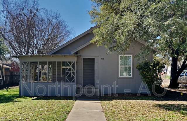 908 Forrest Ave