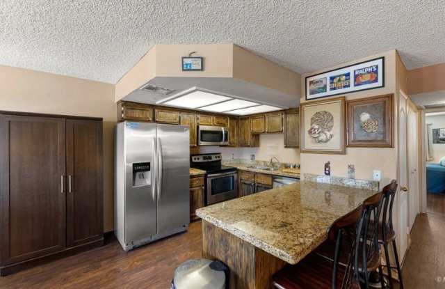 487 Mesa Blvd 201