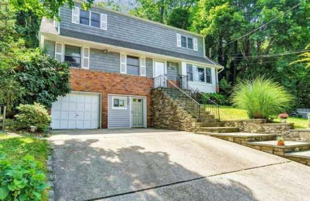 181 Spring Road unit: 2