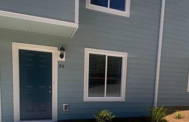 2 Bedroom 1.5 Bath Townhome Only $1595.00