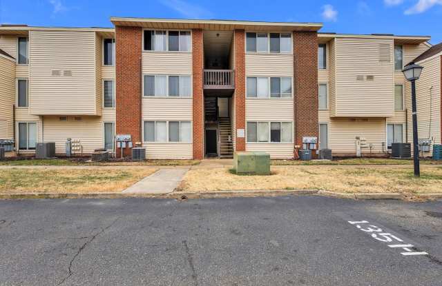 Almost New  Ready for you! Lovely 1 Bedroom/1 Bath Condo