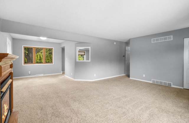 6340 N Willow Glen Ln