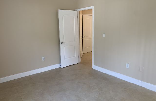 Photo of 2460 Nw 33rd St