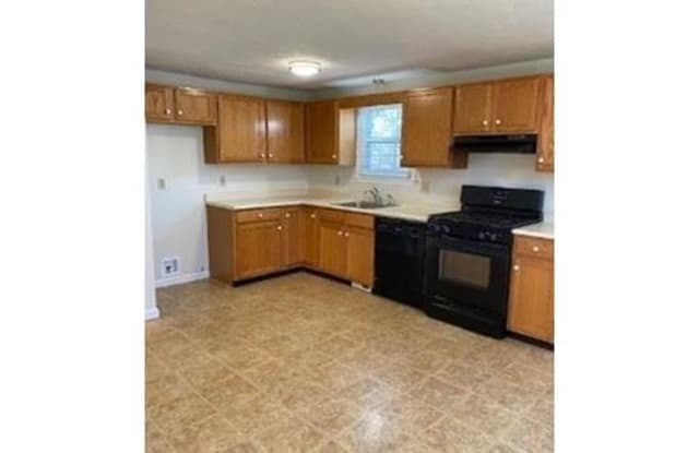 372 Plymouth St 372 - 372 Plymouth Street, Bridgewater, MA 02324