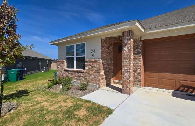 1241 Lexington (A/B)