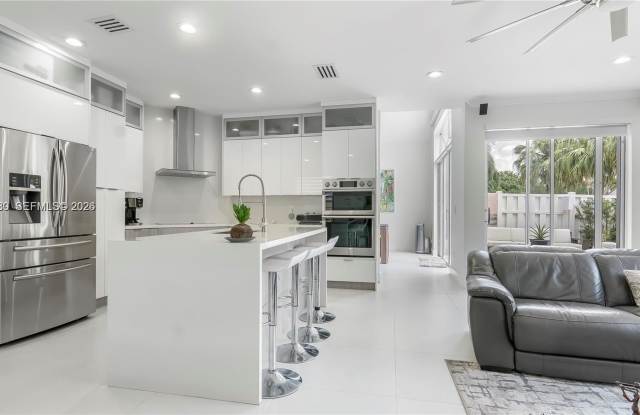 321 SW 194th Ave