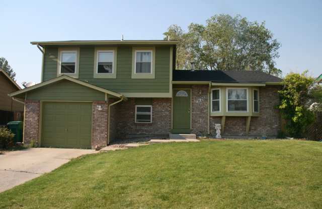 Beautiful 3 Bedroom Tri Level Home Available in Security!