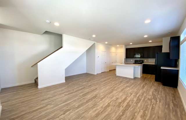 Beautifully built townhome in Banning Lewis Ranch ready Now!!