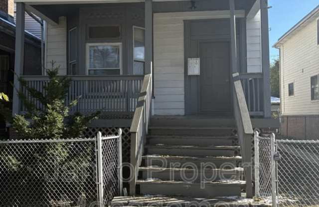 Photo of 7111 S Greenwood Ave