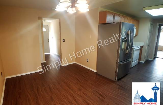 1203 Wynoochee Pl NE