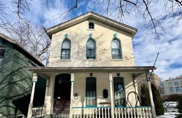 Photo of 25 Whitney Place unit: Lower Front