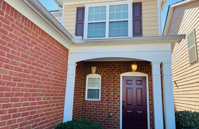 Great 3 bedroom 2.5 bathroom home in gated community!