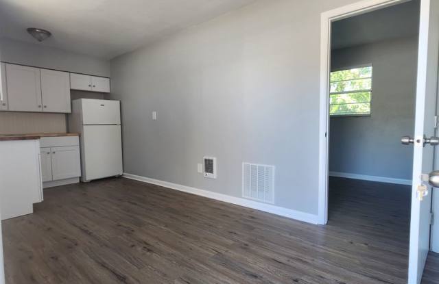 Photo of ** UNDER NEW MANAGEMENT ** 1 Bedroom / 1 Bath Apartment