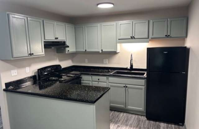 Photo of Camden Pointe Apartments