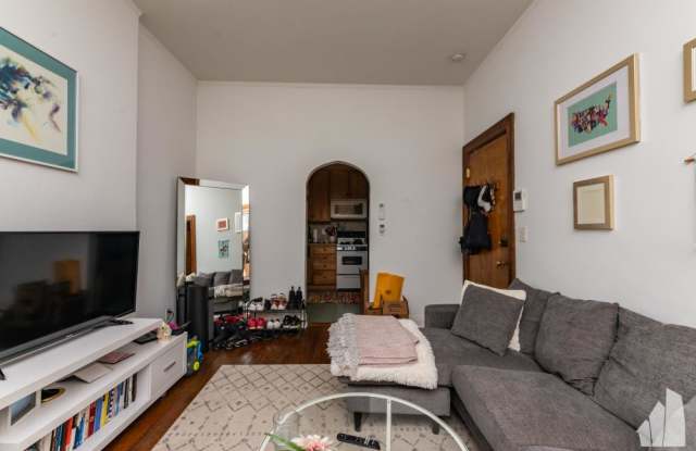 649 W Wrightwood Ave