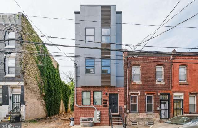 1028 W DAUPHIN STREET