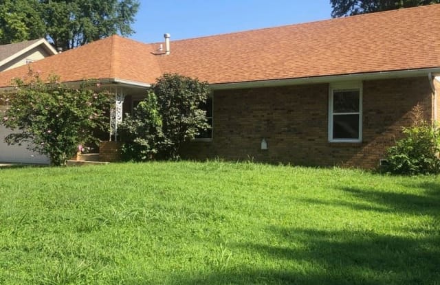 1213 W Wayland Street - 1213 West Wayland Street, Springfield, MO 65807