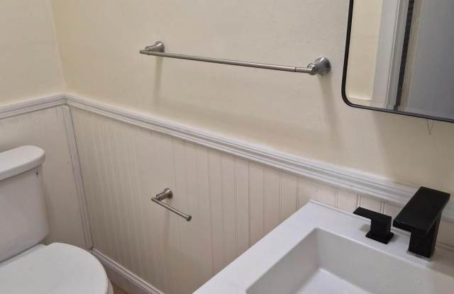 Photo of 17 RITTENHOUSE Court