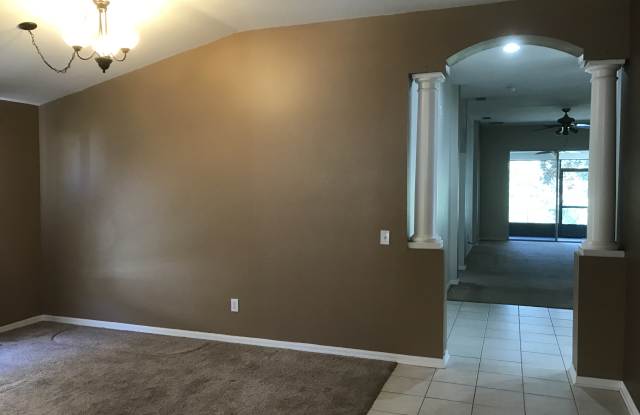 15807 Leatherleaf Ln