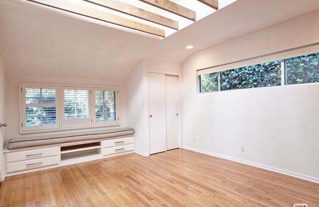 4031 Hollyline Avenue