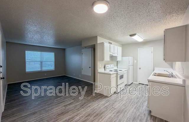 120 W Main St, Apt 25