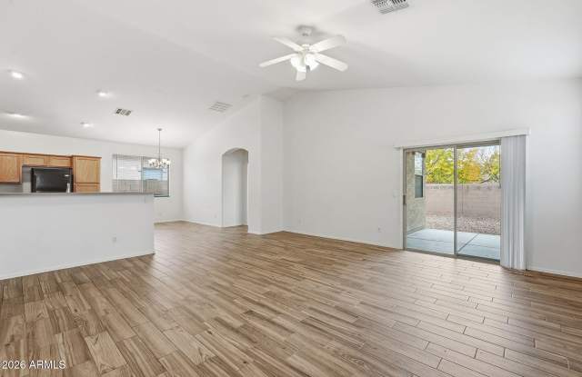 Photo of 16977 W LUNDBERG Street