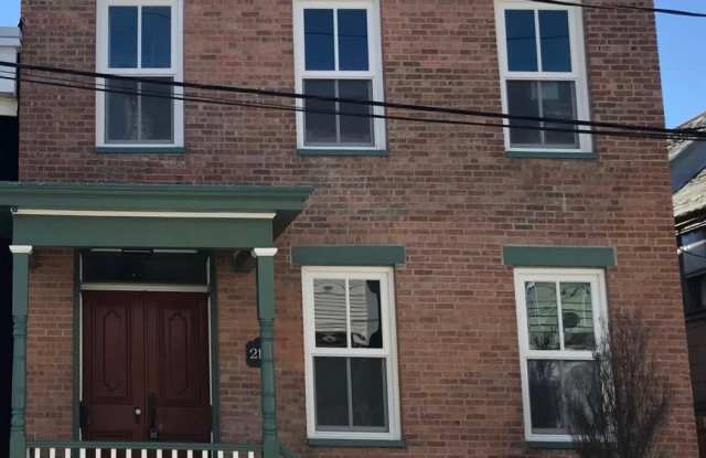 213 Robinson Street