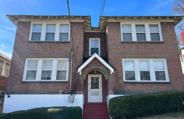 904 3rd St W