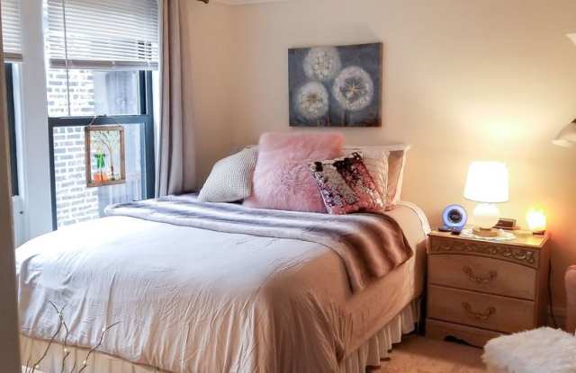 Photo of 512 W Cornelia Ave