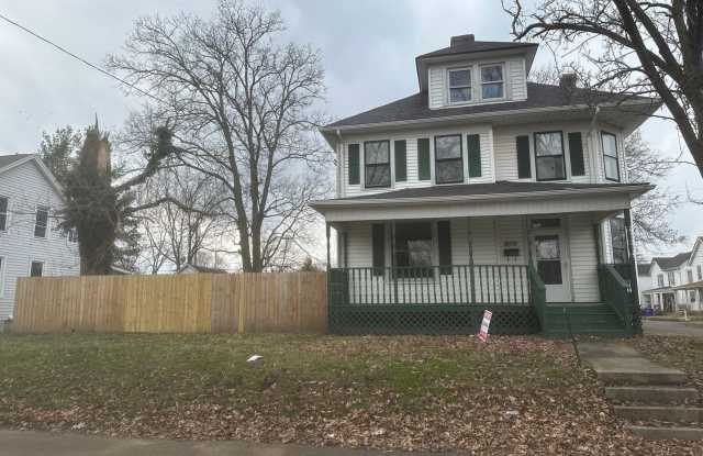 Photo of BEAUTIFUL RENOVATED NEW 4 BEDROOM 2 BATH HOUSE QUIET NEIGHBORHOOD