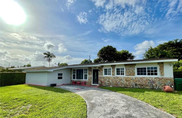 10321 SW 51 St - 10321 SW 51st St, Westwood Lakes, FL 33165