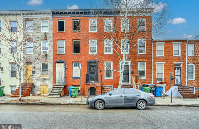 1138 W LOMBARD Street