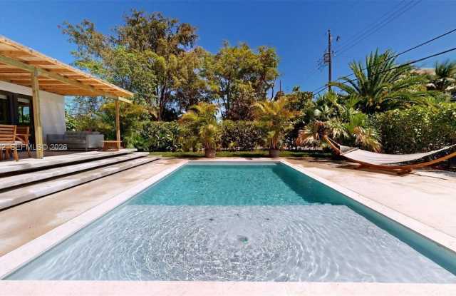 3800 NW 12th St