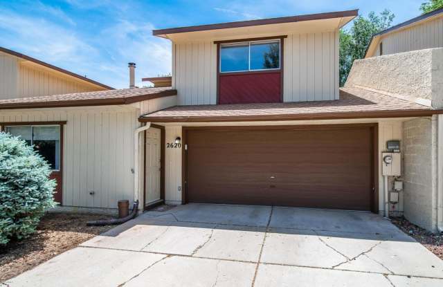 3 Bed/ 2.5 Bath Greenlaw Townhouse w/2 Car Garage! - Mountain Views! - Students & Pets OK! Avail. Aug 14th!