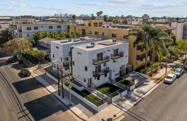 860 N Hudson