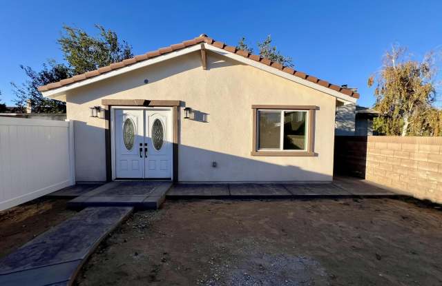 Photo of 1133 E Geraldine Avenue