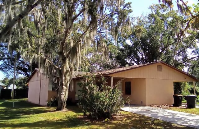 724 W ALAMO DRIVE - 724 West Alamo Drive, Polk County, FL 33813