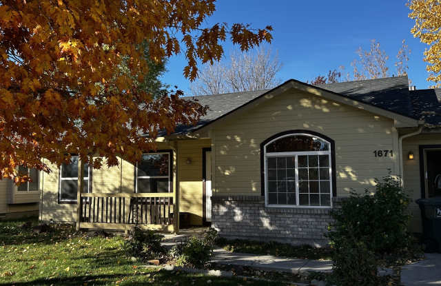 1671 Klemmer Avenue North